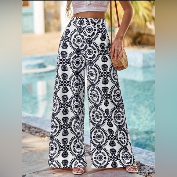 SHEIN Pants - SHEIN Black & White Wide Leg Pant, size large.